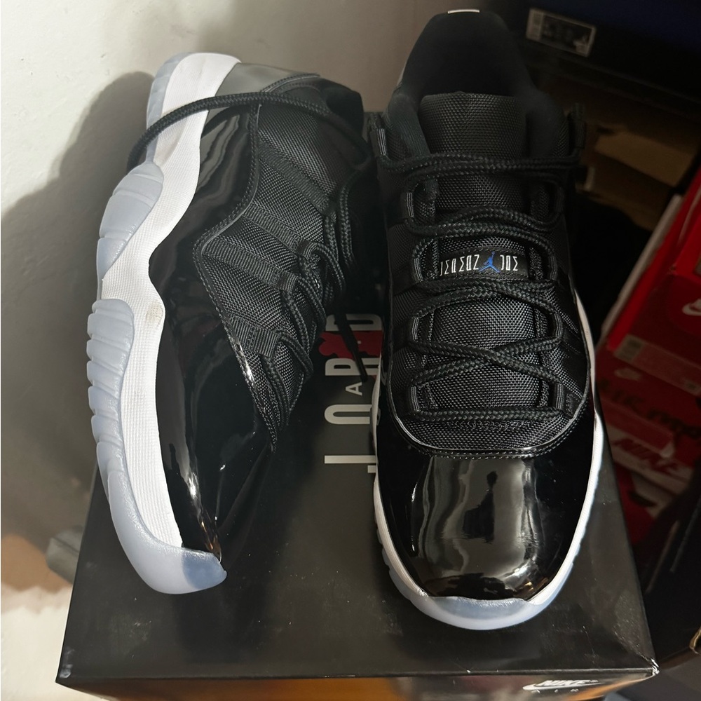 Men’s Jordan 11 Retro Low (space jam) Size 13